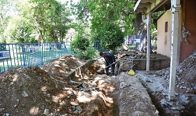 Kadıköy Belediyesi, Fenerbahçe Parkı'nda bulunan Osmanlı dönemine ait olduğu bilinen yaklaşık 600 yıllık Fener Köşkü Hamamı'nın restorasyonu için çalışmalara başladı
