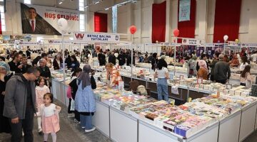 Karaman Belediyesi'nin bu yıl 10-19 Mayıs tarihlerinde düzenlediği 4. Karaman Kitap Günleri, kitapseverlerin yoğun ilgisiyle devam ediyor