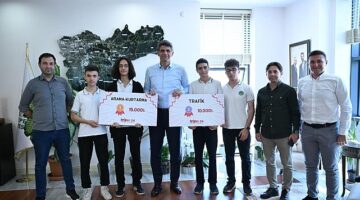 Kartepe Belediyesi Genç Akademi öğrencileri İTÜ Robot Olimpiyatları'nda birincilik elde ederek büyük bir başarıya imza attılar