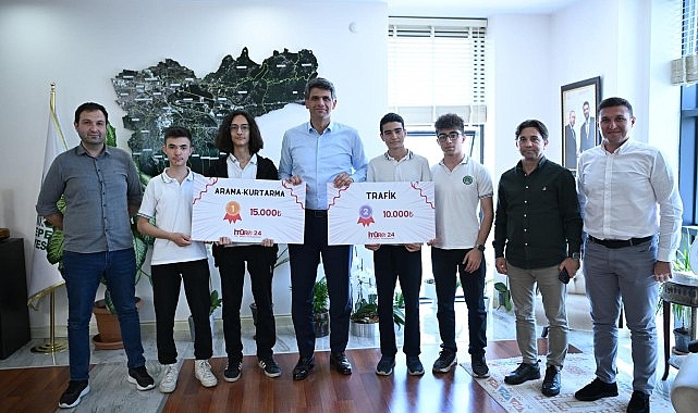 Kartepe Belediyesi Genç Akademi öğrencileri İTÜ Robot Olimpiyatları'nda birincilik elde ederek büyük bir başarıya imza attılar