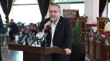 Keçiören Belediye Başkanı Dr. Mesut Özarslan, “Afet Sonrası Muhtarlarla İstişare Toplantısı"nda 51 mahalle muhtarıyla bir araya geldi