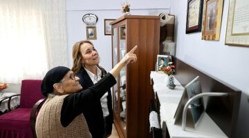 Konak Belediye Başkanı Nilüfer Çınarlı Mutlu'dan Anneler Günü'nde şehit annesine anlamlı ziyaret