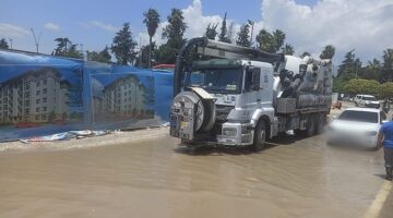 Konya Büyükşehir Ekipleri Hatay'da Sel ve Su Baskınlarına Müdahale Ediyor