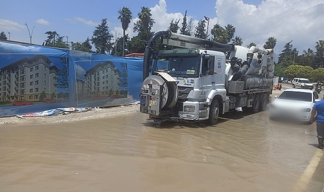 Konya Büyükşehir Ekipleri Hatay'da Sel ve Su Baskınlarına Müdahale Ediyor