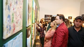 Küçükçekmece'de sanat eğitimi veren Görsel Sanatlar Öğretmeni Fadime Yücel ve öğrencilerinin &apos;İzler' sergisine ev sahipliği yaptı