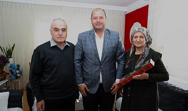 Menderes Belediye Başkanı İlkay Çiçek Anneler Günü'nde şehit anneleri ile huzurevinde yaşayan anneleri unutmadı