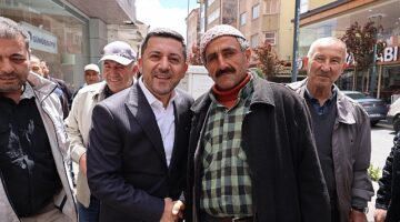 Nevşehir Belediye Başkanı Rasim Arı, Belediye Caddesi'ndeki esnaflarla kahvaltıda bir araya geldi
