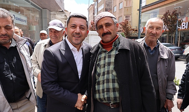 Nevşehir Belediye Başkanı Rasim Arı, Belediye Caddesi'ndeki esnaflarla kahvaltıda bir araya geldi