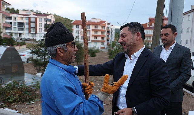 Nevşehir Belediye Başkanı Rasim Arı, belediye ekiplerinin mahallelerdeki çalışma alanlarında incelemelerini sürdürüyor