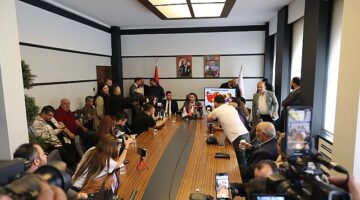 Nevşehir Belediye Başkanı Rasim Arı, “Bu şehirde siyasetçisi de, bürokratı da, devlet görevlisi de, farklı siyasi partilere mensupları da herkes yüzde 53'e saygı duymak zorunda