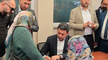 Nevşehir Belediye Başkanı Rasim Arı'nın göreve gelmesinin ardından uygulamaya başlattığı &apos;Mobil Başkanlık Ofisi' ile gönülleri yine fethetti