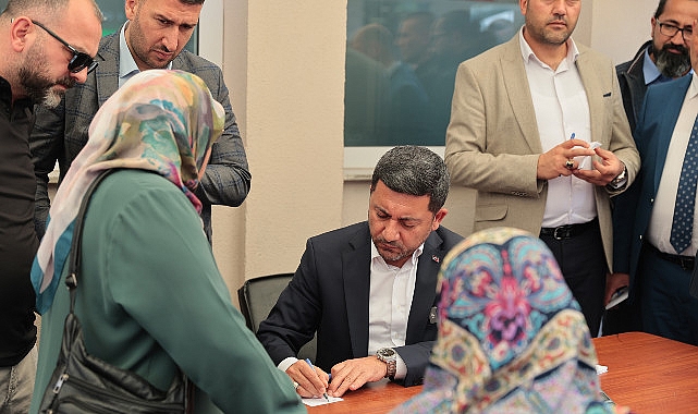 Nevşehir Belediye Başkanı Rasim Arı'nın göreve gelmesinin ardından uygulamaya başlattığı &apos;Mobil Başkanlık Ofisi' ile gönülleri yine fethetti