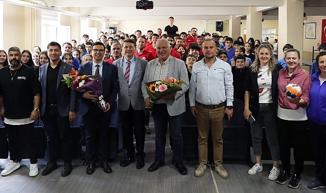 Nilüfer Belediyespor Hentbol Takımı öğrencilerle buluştu