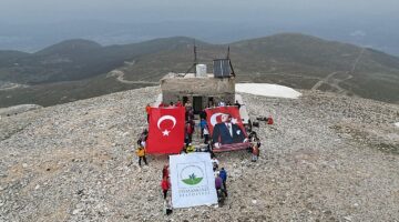 Osmangazili dağcılar 19 Mayıs'ı Uludağ zirvede kutladı