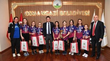 Şampiyon öğrencilerden Başkan Aydın'a ziyaret