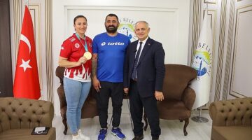 Şampiyon Sporcudan Başkan Öztürk'e Ziyaret