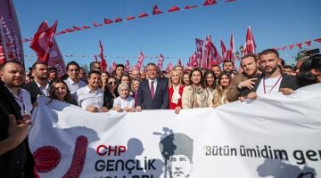 Samsun'da 19 Mayıs coşkusu  Başkan Tugay kortej yürüyüşü ve törene katıldı