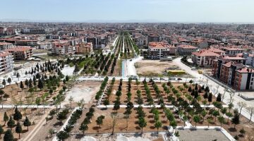 Şehri imar ederken yeşil dokuyu da ihmal etmeyen Selçuklu Belediyesi Selahaddin Eyyubi Mahallesi'nde yapımına devam ettiği Yelda Parkı'nda çalışmaları son hızla devam ettiriyor