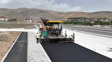 Selçuklu Belediyesi 2024 yılı asfalt ve altyapı sezonunu sıcak asfalt çalışmalarıyla açtı