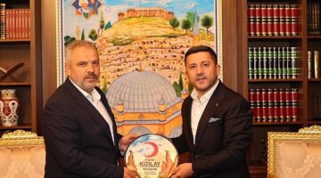 Türk Kızılay Nevşehir Şubesi yöneticileri, Nevşehir Belediye Rasim Arı'ya &apos;hayırlı olsun' ziyaretinde bulundu