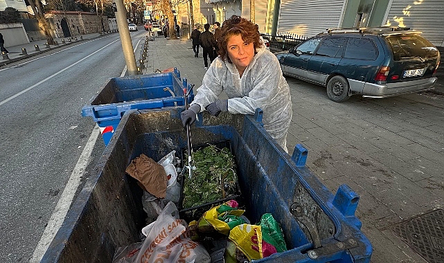 Ünlü Şef Refika Birgül, Gıda İsrafına Dikkat Çekmek ve Boşa Harcama Demek için Çöp Konteynerine Girdi