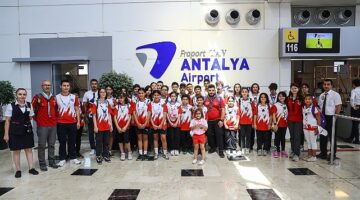 Antalya  Büyükşehir izcileri havalimanını gezdi