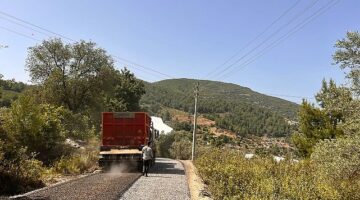 ASAT Gazipaşa'da bozulan yolları asfaltladı