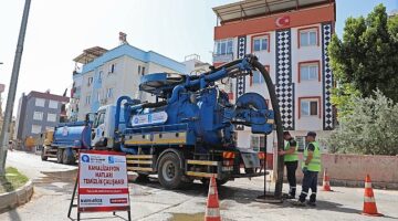 ASAT Teomanpaşa'da kanalizasyon hatlarını temizliyor