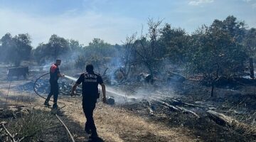 Aydın Büyükşehir Belediyesi İtfaiyesi, bugün öğle saatlerinde Efeler'in Umurlu Mahallesi'nde çıkan arazi yangınına kısa sürede müdahale ederek bir facianın önüne geçti