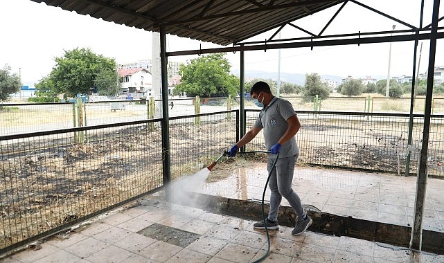 Burhaniye Belediyesi Kurban kesim alanlarının temizlik ilaçlama ve dezenfekte işlemlerini gerçekleştirdi