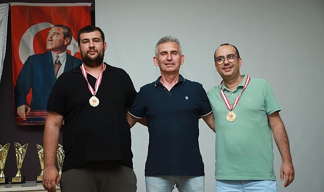 Burhaniye Belediyesinin ev sahipliği yaptığı, Türkiye Briç Federasyonunun düzenlemiş olduğu “Güney Marmara Açık İkili Briç Şampiyonası" Ahmet Akın Kültür Merkezi'nde gerçekleşti