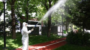 Çankaya Belediyesi havaların ısınmasıyla birlikte ilçe genelinde ilaçlama çalışmalarına hız verdi