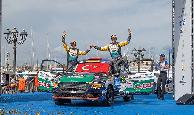 Castrol Ford Team Türkiye'nin Dünya Ralli Şampiyonası İtalya Ayağındaki Büyük Başarısı: Ali Türkkan, Türk Bayrağını Podyumda Dalgalandırdı