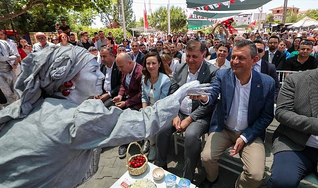 CHP Genel Başkanı Özgür Özel, Bornova Kiraz Festivali'nde konuştu: “İzmir ikinci memleketim"