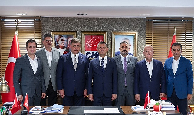 CHP Genel Başkanı Özgür Özel İzmir'e geldi