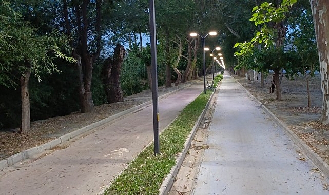 Daha önce yenilenen ancak aydınlatma direkleri zarar gören Dutlu Yol'da yenileme çalışmaları tamamlandı