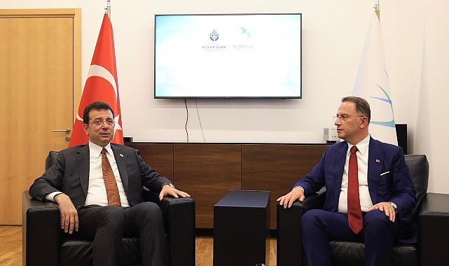 Ekrem İmamoğlu, Beylikdüzü Belediye Başkanı Mehmet Murat Çalık'a tebrik ziyaretinde bulundu