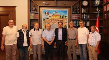 Eski Anavatan Partisi Genel Sekreteri ve 20. Dönem Nevşehir Milletvekili Abdulkadir Baş, Nevşehir Belediye Başkanı Rasim Arı'yı ziyaret etti