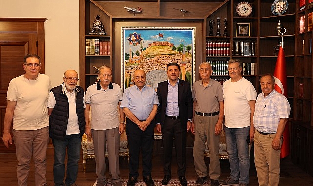 Eski Anavatan Partisi Genel Sekreteri ve 20. Dönem Nevşehir Milletvekili Abdulkadir Baş, Nevşehir Belediye Başkanı Rasim Arı'yı ziyaret etti