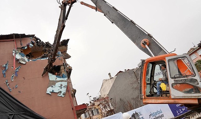 İBB Çökme Riski Taşıyan 1556 Bina Tespit Edildi