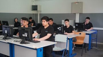 İETT, Tuzla Ahmet Yesevi Anadolu Lisesi'nin bilgisayar laboratuvarını yenileyerek öğrencilerin kullanımına sundu
