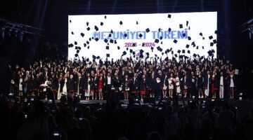 İstanbul Atlas Üniversitesi'nde mezuniyet sevinci