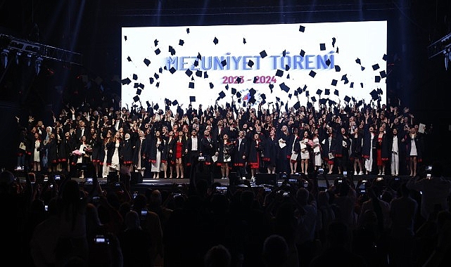 İstanbul Atlas Üniversitesi'nde mezuniyet sevinci