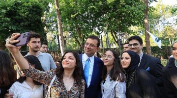 İstanbul Vakfı'nın Dr. Dilek Kaya İmamoğlu'nun fikir öncülüğüyle hayata geçirdiği Büyüt Hayallerini projesinin burs sağladığı 252 öğrenci okullarından mezun oldu