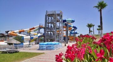 İzmir Oasis Aquapark sezonu açıyor