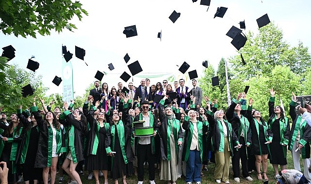Kartepe Belediye Başkanı Av.M.Mustafa Kocaman, Kocaeli Üniversitesi Turizm Fakültesi'nin 2023-2024 Akademik Yılı mezuniyet törenine katıldı. Mezuniyet heyecanının yaşandığı törende, 109 öğrenci mezun oldu