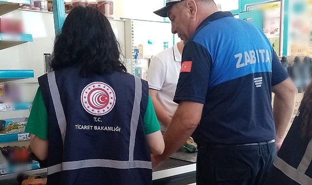 Kartepe Belediyesi Zabıta Müdürlüğü ekipleri Ticaret İl Müdürlüğü ile birlikte ilçe genelinde market denetimlerine devam ediyor.