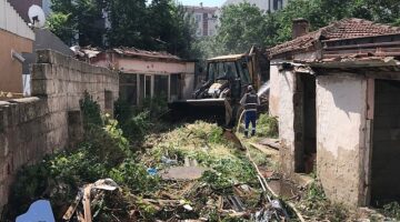 Lüleburgaz'da metruk binaların yıkımı sürüyor
