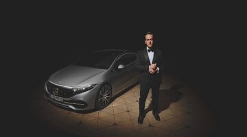 Matthew Macfadyen ve Roger Federer'in başrollerini paylaştığı “O Bir Mercedes-Benz.” global reklam kampanyası Türkiye'de yayında