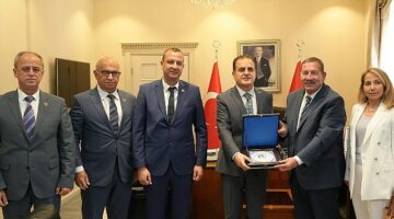 Milas Belediye Başkanı Fevzi Topuz beraberindeki heyet ile birlikte Muğla Valisi İdris Akbıyık'ı makamında ziyaret etti